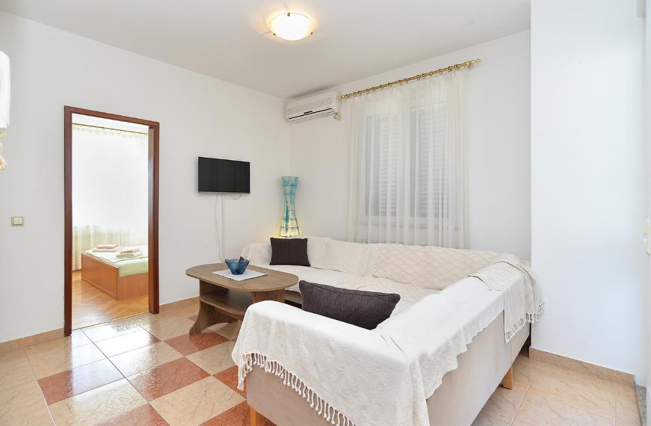 Martin 2224 Apartment